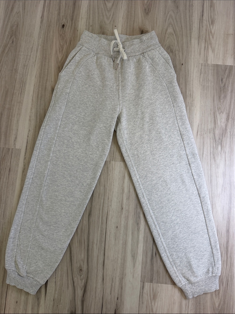 Lululemon Women’s Light Gray Joggers size 0
PERFECT CONDITION - Picture 3 of 14